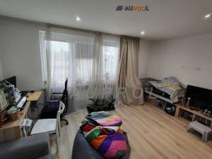 Prodej bytu 3+1, Nespeky, Benešovská, 77 m2