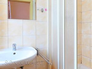 Pronájem bytu 1+1, Praha - Smíchov, Kováků, 35 m2