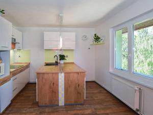 Prodej bytu 3+kk, Veleň, U Sluh, 77 m2