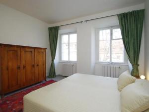 Pronájem bytu 3+1, Praha - Malá Strana, Hroznová, 73 m2