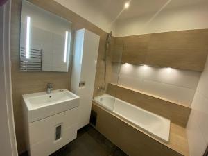 Prodej bytu 2+1, Kladno, nám. Edvarda Beneše, 56 m2