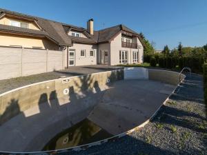 Prodej rodinného domu, Popovičky, Na Skalce, 340 m2