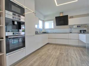 Pronájem rodinného domu, Sulice, Osiková, 260 m2