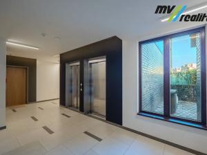 Prodej bytu 1+kk, Praha - Hrdlořezy, V třešňovce, 35 m2