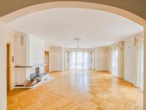 Prodej rodinného domu, Vestec, Průběžná, 427 m2