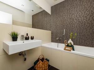 Pronájem bytu 2+kk, Praha - Hlubočepy, Silurská, 81 m2