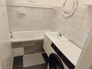 Pronájem bytu 1+kk, Praha - Strašnice, Starostrašnická, 20 m2