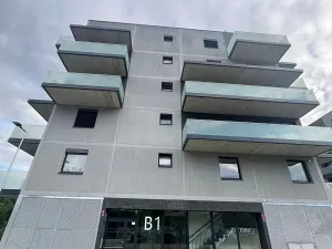 Pronájem garážového stání, Praha - Prosek, Čakovická, 10 m2