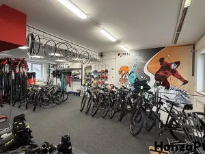 Pronájem obchodního prostoru, Praha - Kobylisy, Střelničná, 418 m2