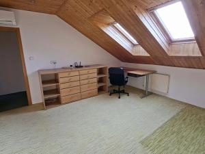 Pronájem rodinného domu, Praha - Újezd nad Lesy, Šlitrova, 220 m2