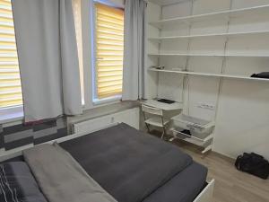 Pronájem bytu 1+kk, Praha - Jinonice, Peroutkova, 16 m2