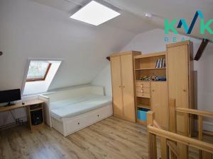 Prodej bytu 4+1, Ostrov, Lipová, 125 m2