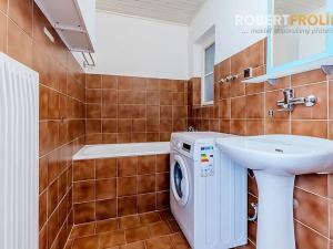 Pronájem bytu 2+1, Praha - Střešovice, Na Petynce, 77 m2