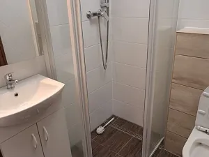 Pronájem bytu 2+kk, Praha - Čakovice, Bělomlýnská, 31 m2