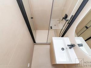 Pronájem bytu 2+kk, Praha - Žižkov, Květinková, 50 m2