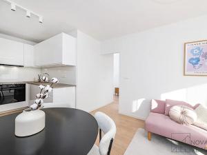 Prodej bytu 2+kk, Praha - Kobylisy, Třeboradická, 48 m2