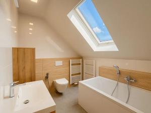 Pronájem bytu 4+kk, Praha, Janáčkovo nábřeží, 132 m2