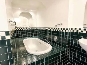 Pronájem bytu 4+1, Praha - Malá Strana, 170 m2