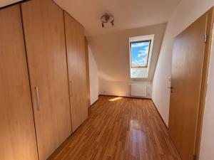 Prodej bytu 2+kk, Jesenice, Lomená, 45 m2