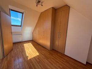 Prodej bytu 2+kk, Jesenice, Lomená, 45 m2