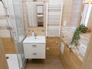 Pronájem bytu 2+1, Karlovy Vary, Zeyerova, 52 m2