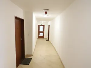 Pronájem bytu 1+kk, Praha - Hloubětín, Nademlejnská, 32 m2