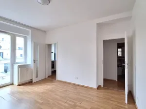 Pronájem bytu 2+1, Praha - Smíchov, Podbělohorská, 41 m2