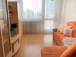 Pronájem bytu 2+kk, Praha - Kobylisy, Taussigova, 47 m2