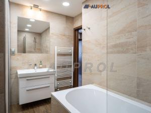 Prodej bytu 3+kk, Praha - Karlín, Molákova, 71 m2