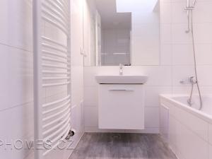 Pronájem bytu 3+kk, Praha - Libeň, Sokolovská, 61 m2
