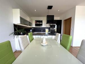 Prodej bytu 3+kk, Pohořelice, Znojemská, 115 m2