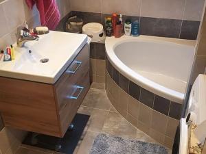 Pronájem bytu 2+kk, Útěchov, 60 m2