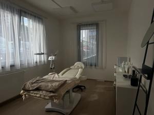 Prodej komerční nemovitosti, Praha - Vokovice, K Červenému vrchu, 47 m2