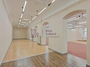 Pronájem obchodního prostoru, Jindřichův Hradec, nám. Míru, 525 m2