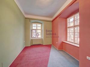 Pronájem obchodního prostoru, Jindřichův Hradec, nám. Míru, 525 m2