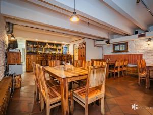 Pronájem restaurace, Praha - Strašnice, Gutova, 301 m2