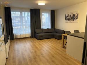 Pronájem bytu 2+kk, Praha - Vysočany, Oktábcových, 60 m2