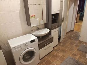 Pronájem bytu 2+1, Ústí nad Labem, Šafaříkovo náměstí, 80 m2