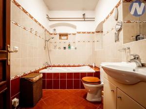 Prodej vícegeneračního domu, Paračov, 388 m2