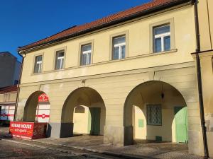 Pronájem obchodního prostoru, Benátky nad Jizerou, Husovo náměstí, 30 m2