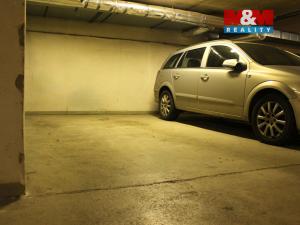 Pronájem garážového stání, Praha - Holešovice, Tusarova, 12 m2