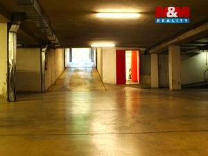 Pronájem garážového stání, Praha - Holešovice, Tusarova, 12 m2