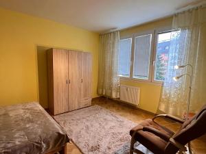 Pronájem bytu 1+1, Karlovy Vary, Maďarská, 36 m2