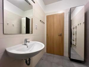 Pronájem bytu 3+kk, Praha - Čakovice, Bermanova, 81 m2