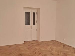 Pronájem bytu 1+1, Praha - Vinohrady, Velehradská, 43 m2