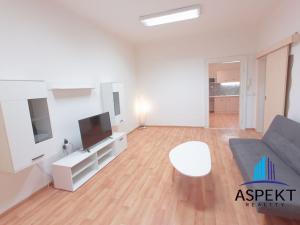 Pronájem bytu 2+kk, Praha - Holešovice, Schnirchova, 52 m2