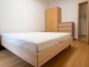 Pronájem bytu 2+kk, Praha - Košíře, Černochova, 51 m2