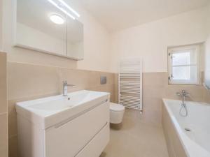 Pronájem vily, Praha - Střešovice, Cukrovarnická, 227 m2