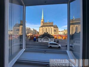 Pronájem obchodního prostoru, Plzeň, náměstí Republiky, 78 m2