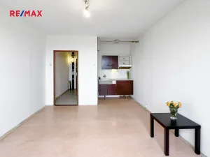 Prodej bytu 1+kk, Praha - Háje, Hlavatého, 27 m2